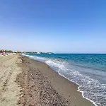 Le2c- Modern New-build Apartment near the beach شقة *